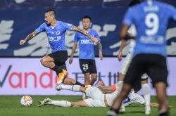 开云体育入口-广州富力遭大连人逼平，两队难分高下的简单介绍