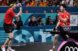 开云体育下载-男子团队比赛惊心动魄，最终夺得冠军