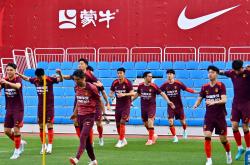 开云体育下载-阿拉伯足球选拔冠军队员，备战东亚杯决赛的简单介绍