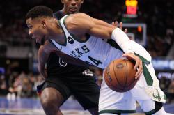 开云体育平台APP-雄鹿取胜太阳，字母哥22+10