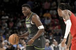 开云平台-灰熊压制雄鹿，领先优势扩大