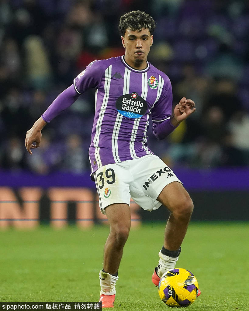 瓦伦西亚新援表现不佳，球迷质疑引援政策