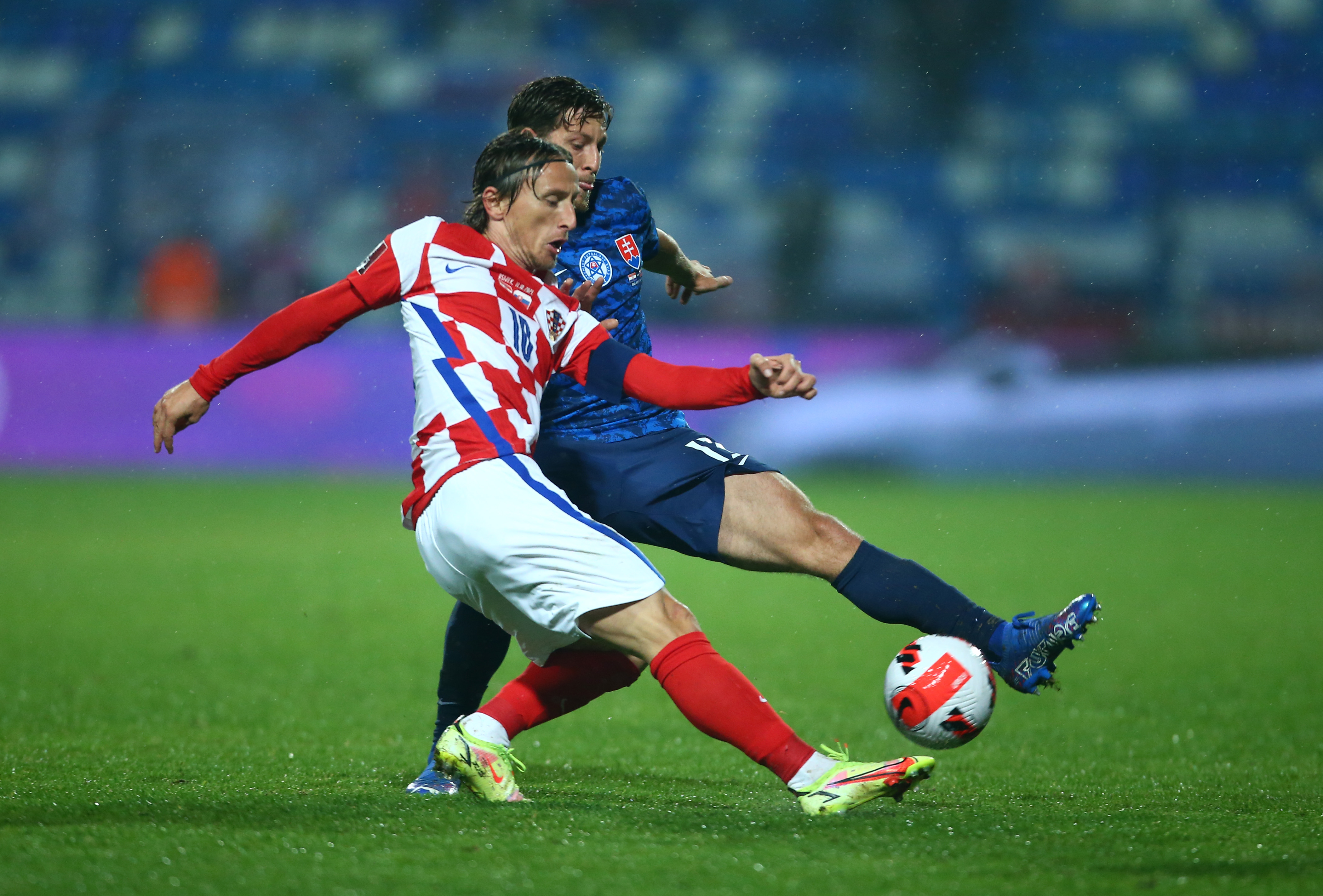 克罗地亚惊险击败斯洛伐克，小组前景渐浮现