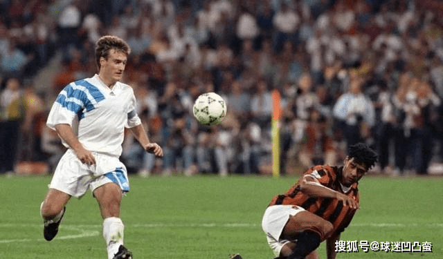 法国中场球员成功续约俱乐部合同