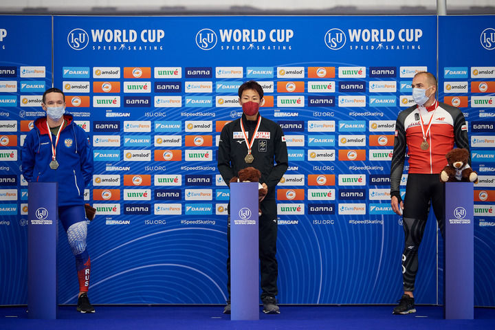 包含波兰获得胜利，晋级梦想更近了一步的词条