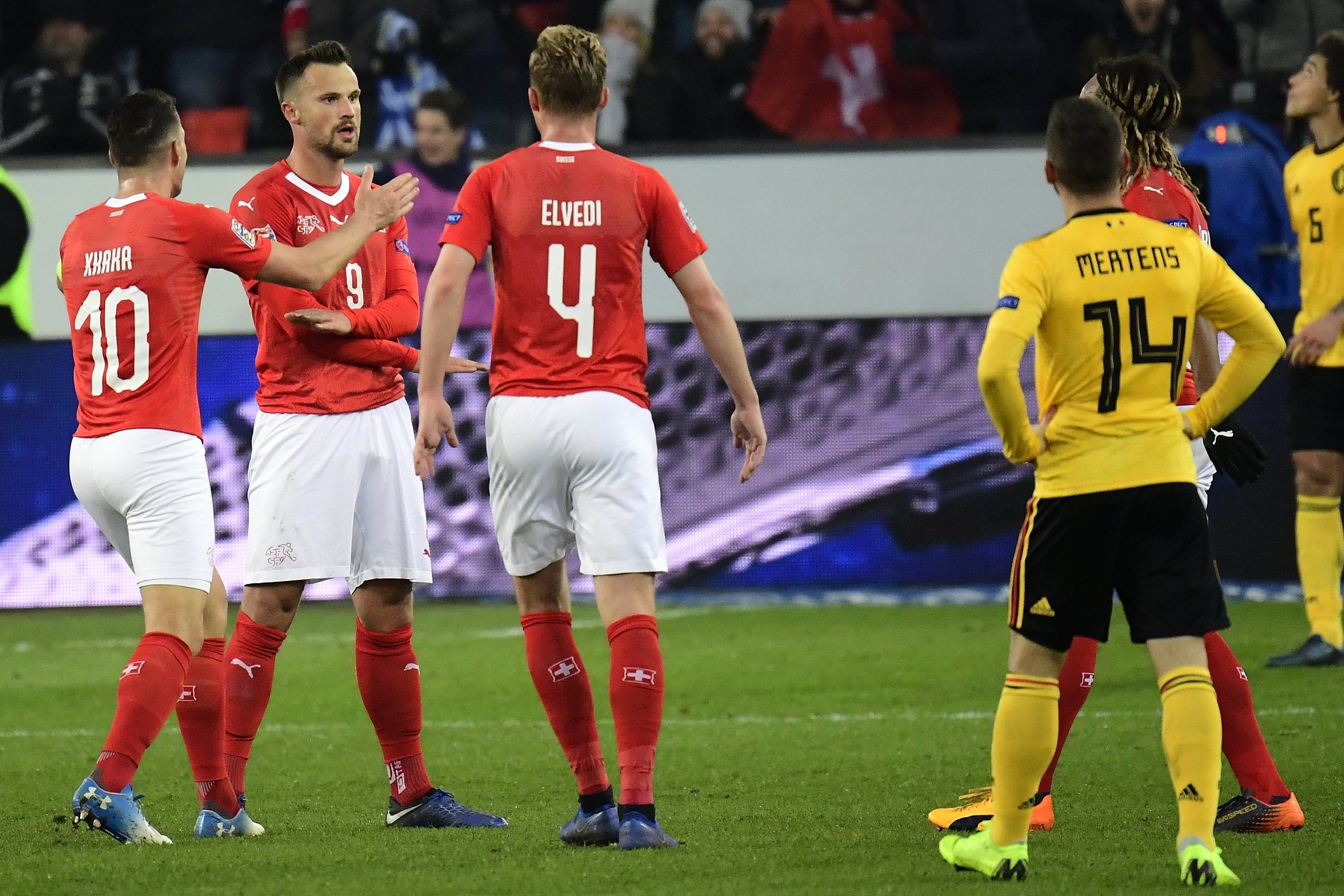 比利时大胜瑞士，赢得欧锦赛小组第一