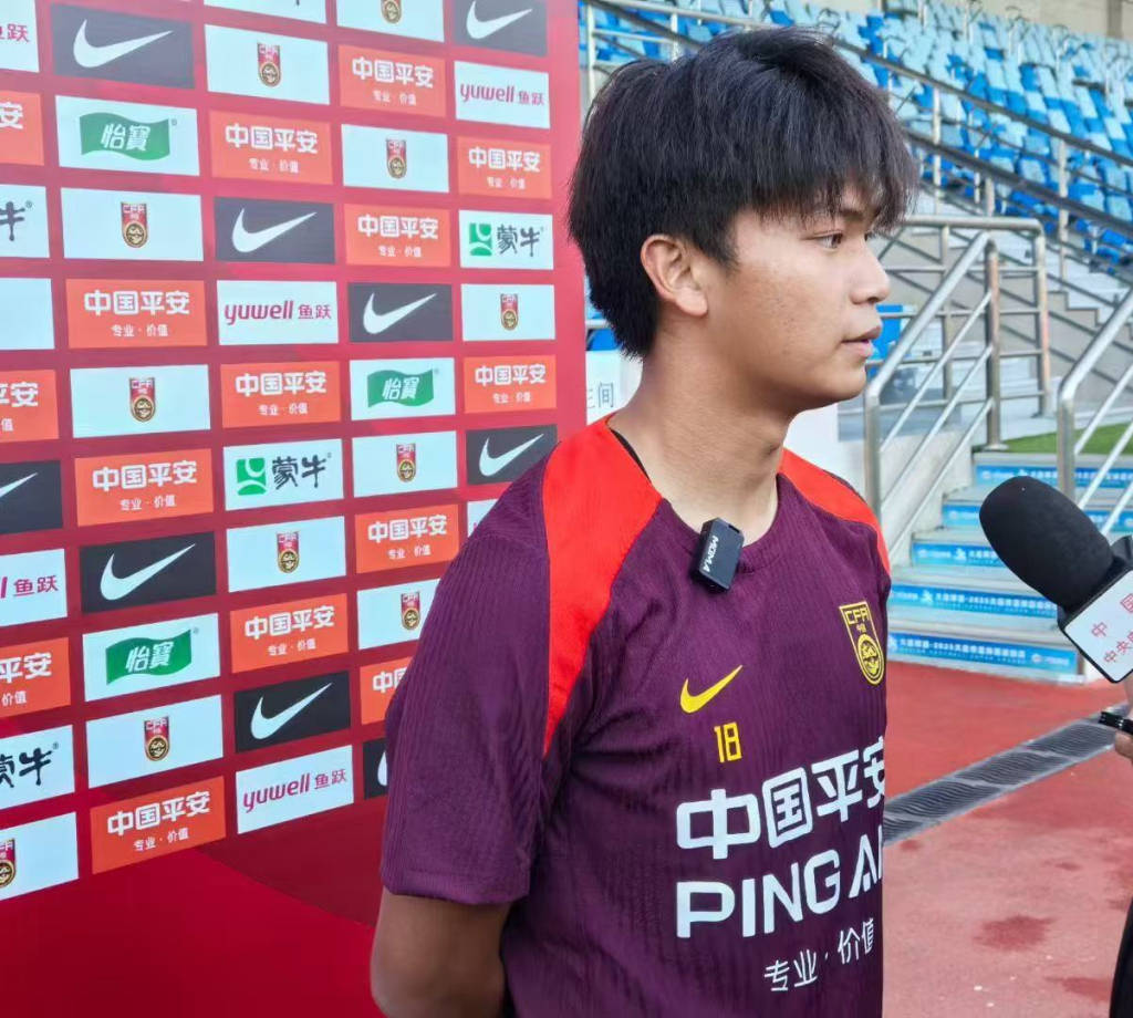 阿拉伯足球选拔冠军队员，备战东亚杯决赛的简单介绍