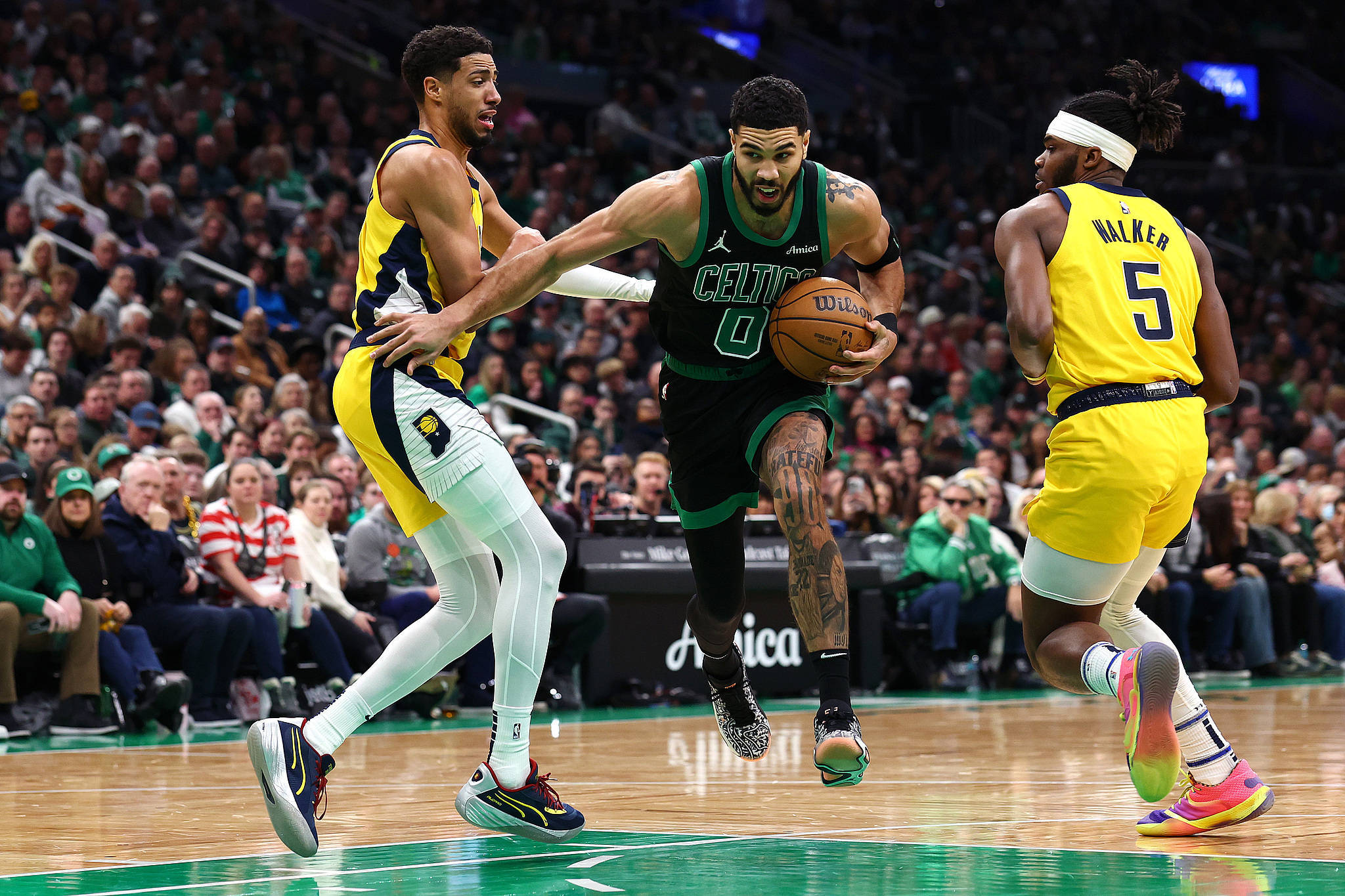 篮网队大胜凯尔特人，取得新赛季第二场胜利