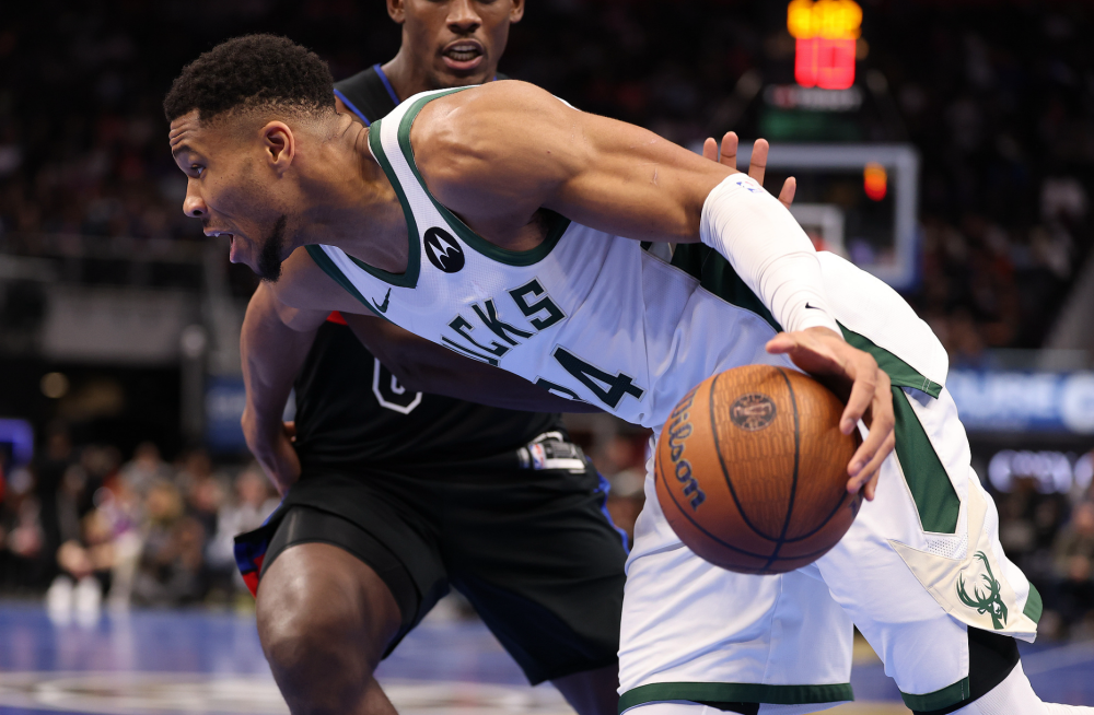 雄鹿取胜太阳，字母哥22+10