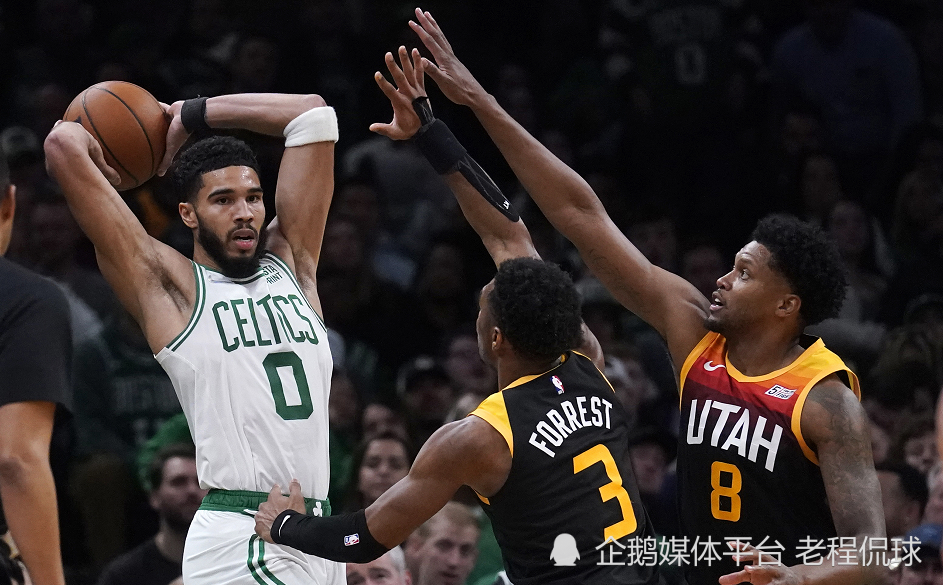 广东宏远再胜新疆莱斯特勾手企鹅庆祝