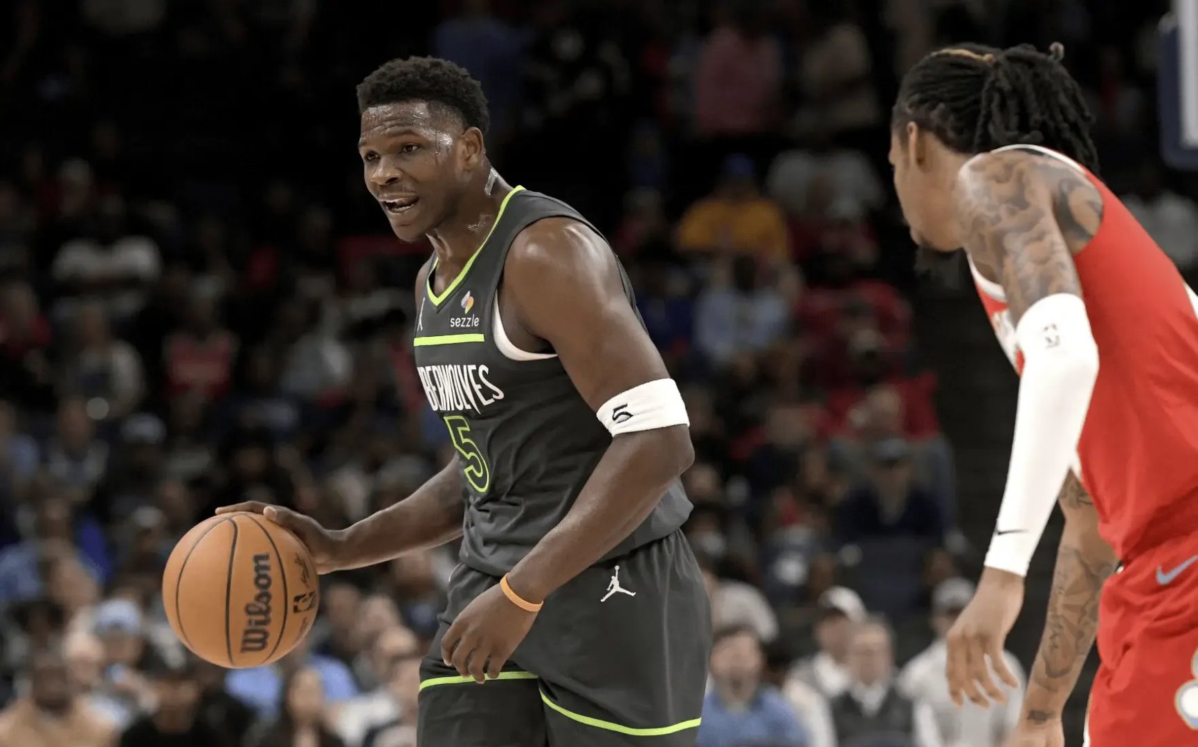 灰熊压制雄鹿，领先优势扩大